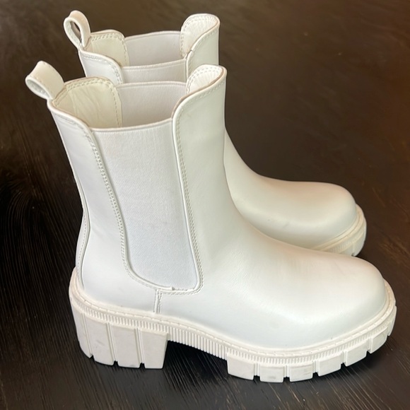 Women’s Ankle Low Heel Platform Chunky Sole Boots - Picture 2 of 9